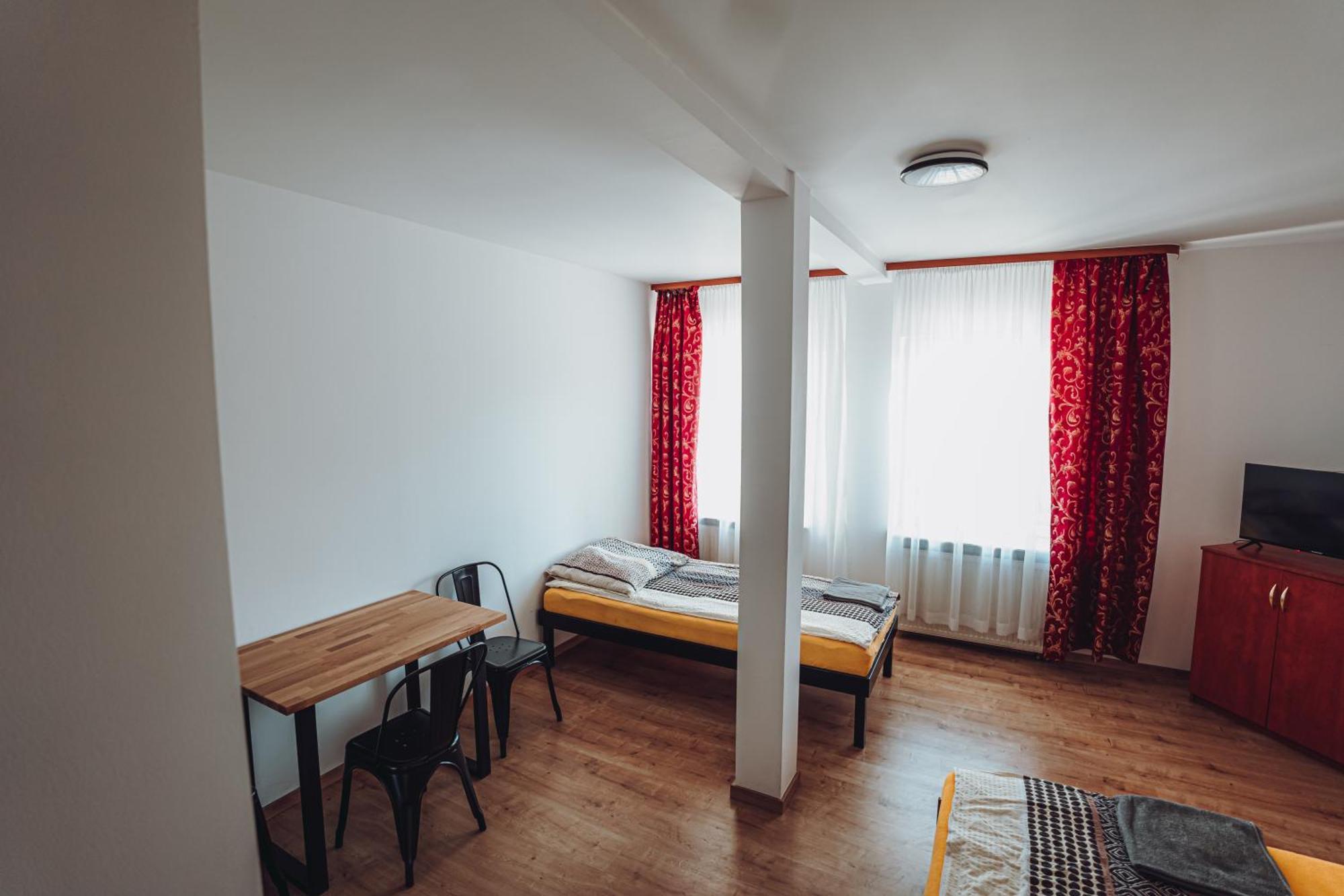 Kalwados Hotel Radzymin Bagian luar foto