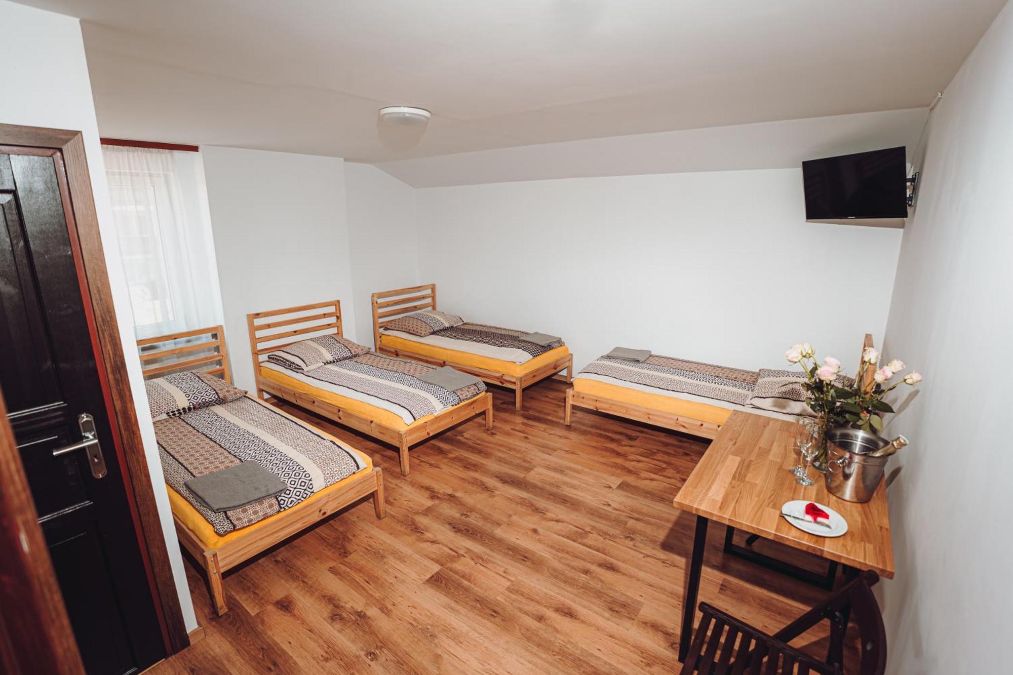 Kalwados Hotel Radzymin Bagian luar foto
