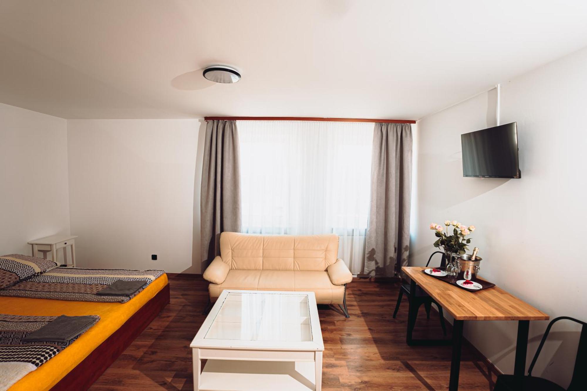 Kalwados Hotel Radzymin Bagian luar foto