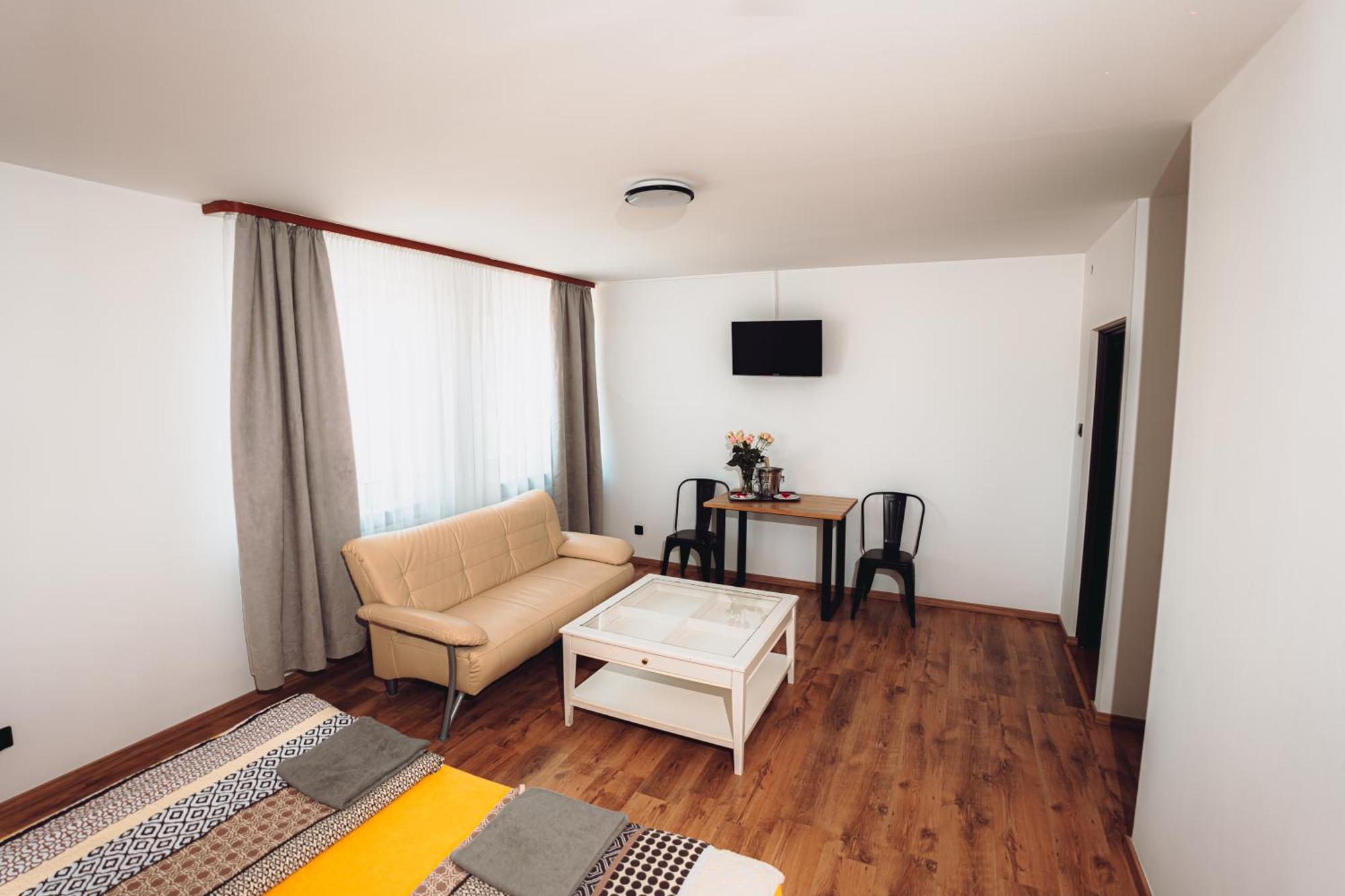 Kalwados Hotel Radzymin Bagian luar foto